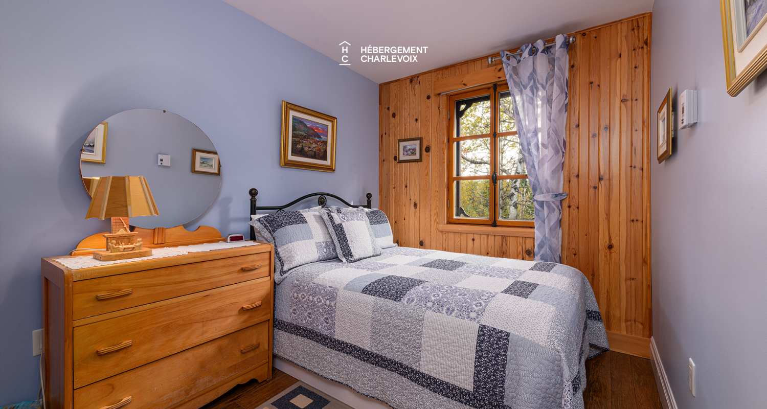 MON-71 - A bucolic garden with an outdoor sauna