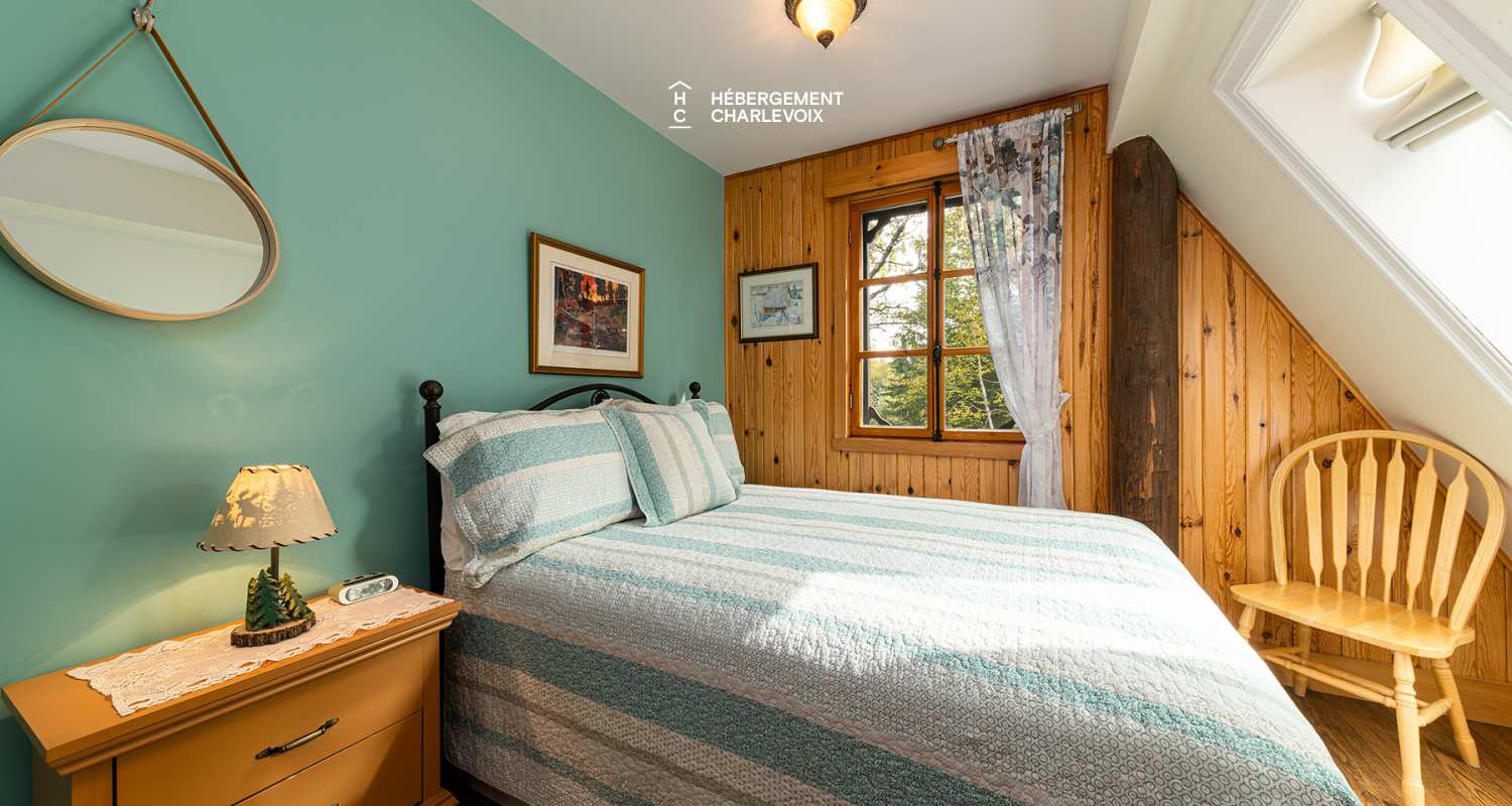 MON-71 - A bucolic garden with an outdoor sauna