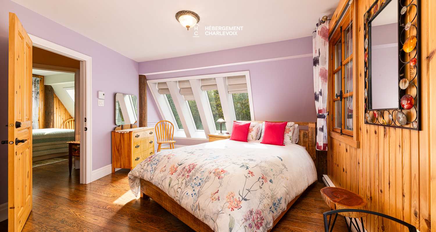 MON-71 - A bucolic garden with an outdoor sauna