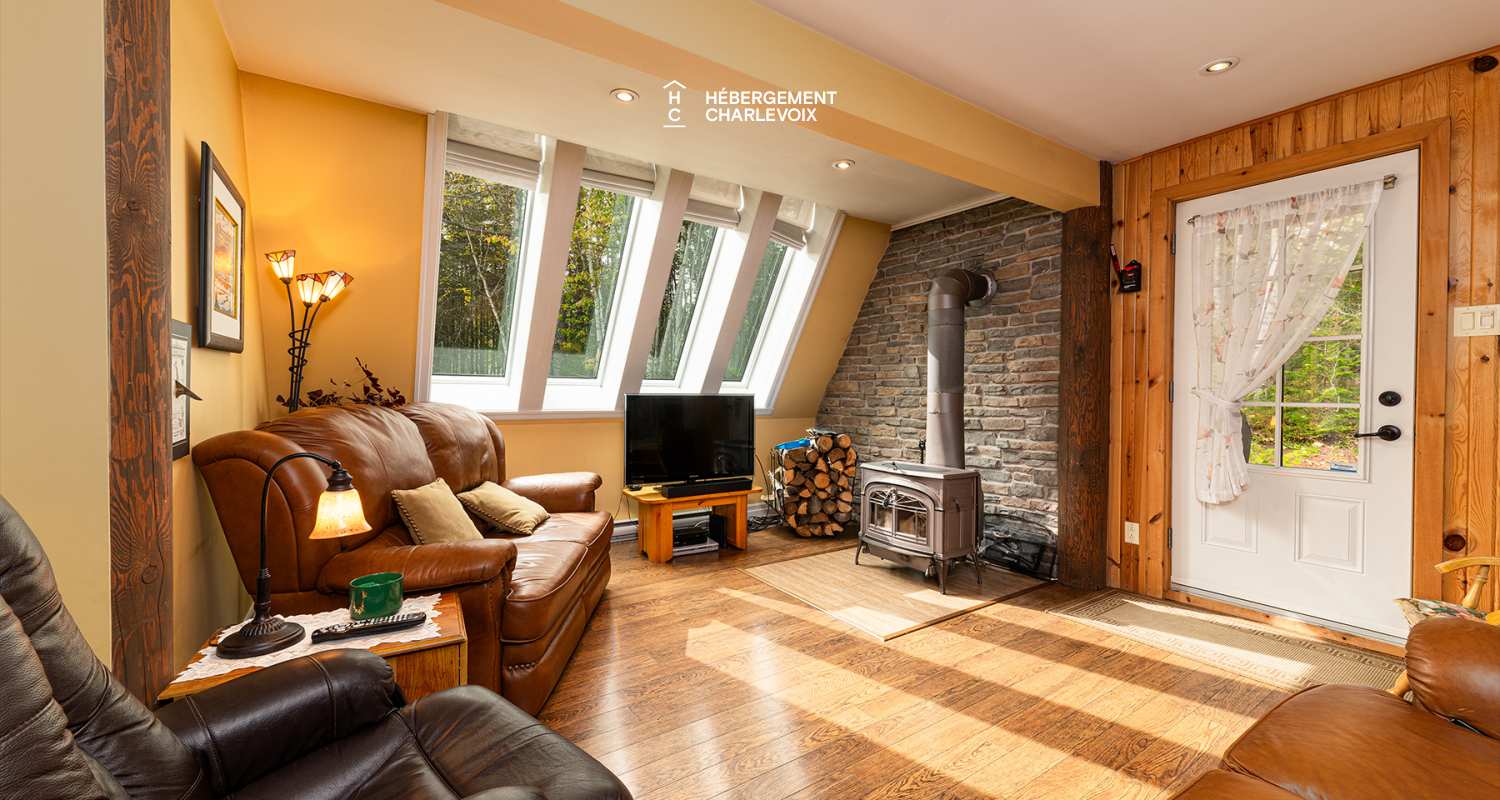 MON-71 - A bucolic garden with an outdoor sauna