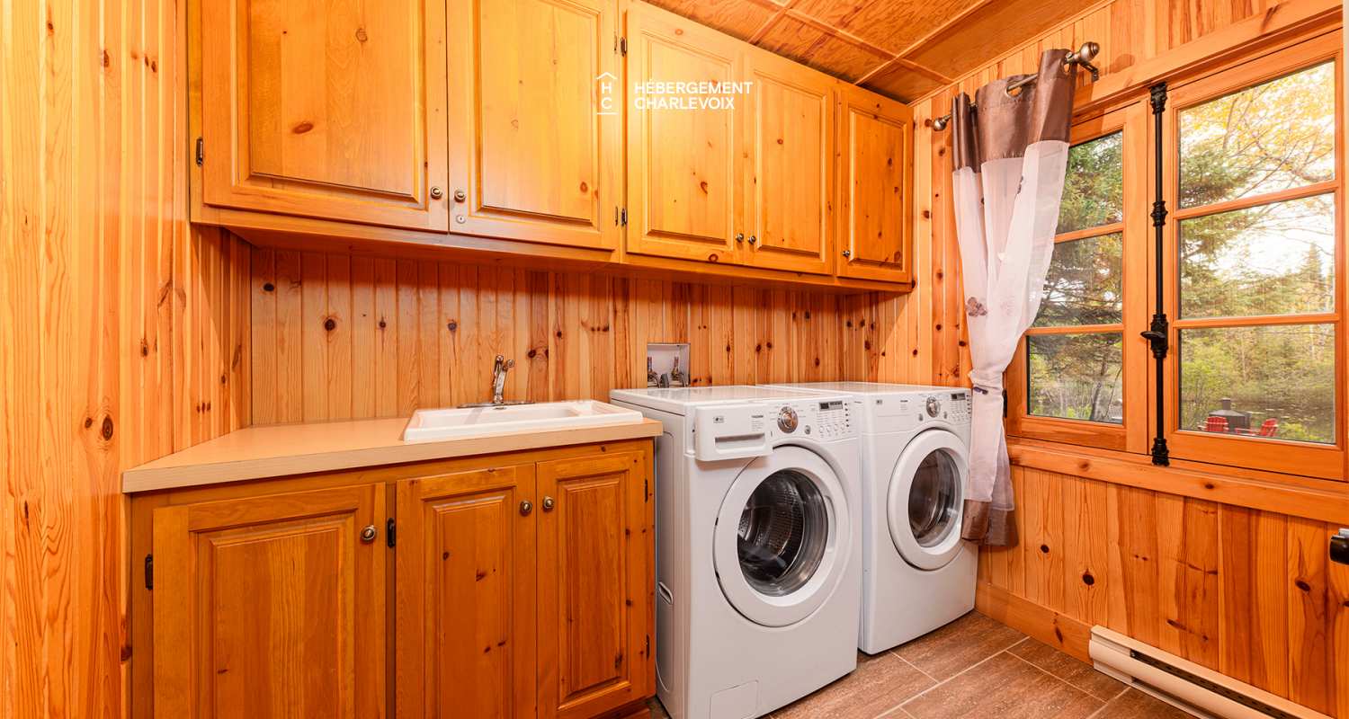 MON-71 - A bucolic garden with an outdoor sauna