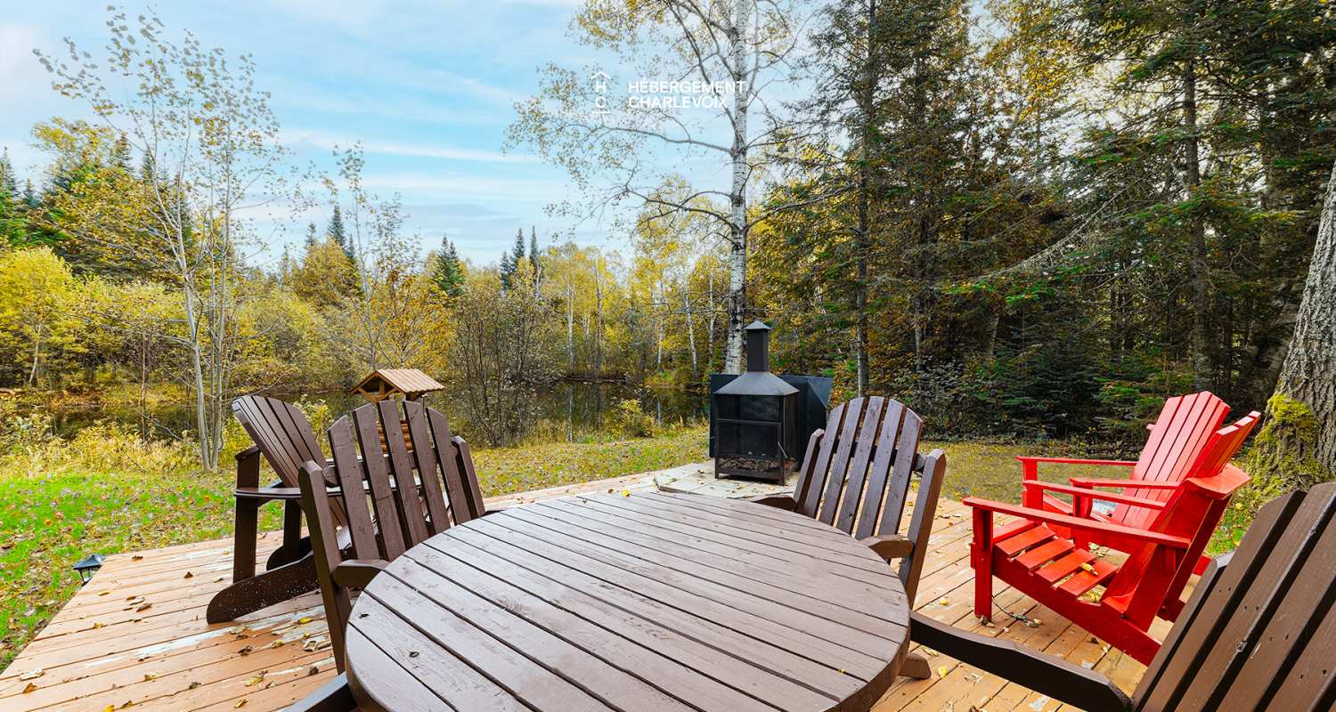 MON-71 - A bucolic garden with an outdoor sauna