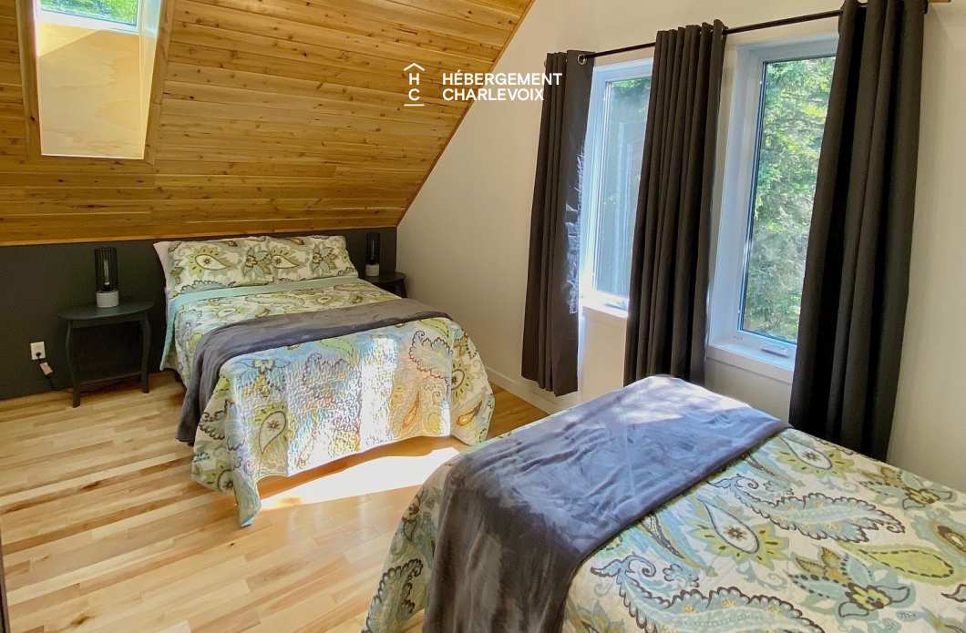 NAF-256 - Chalet sur le bord d'un lac avec sentier, cascade et étang