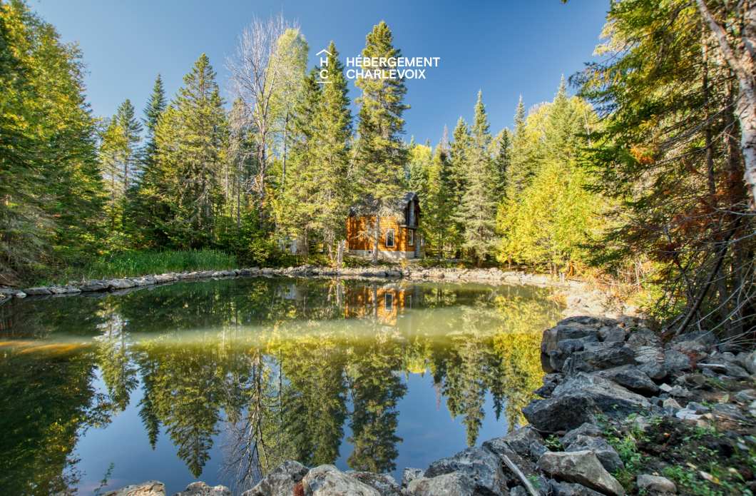 NIF-256 - Chalet sur le bord d'un lac avec sentier, cascade et étang