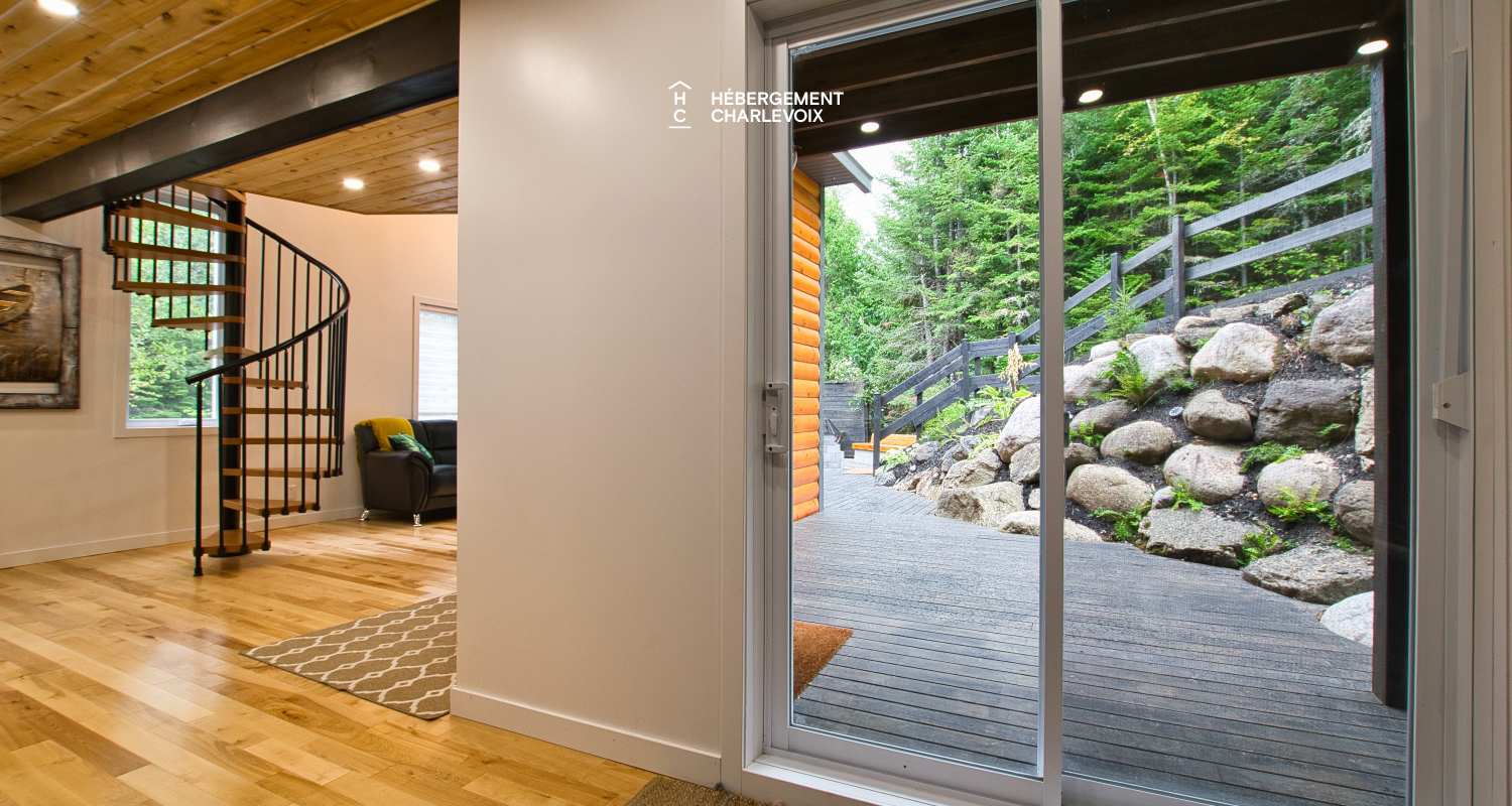 NOUF-256 - Cottage on the edge of a lake with trail, waterfall and pond