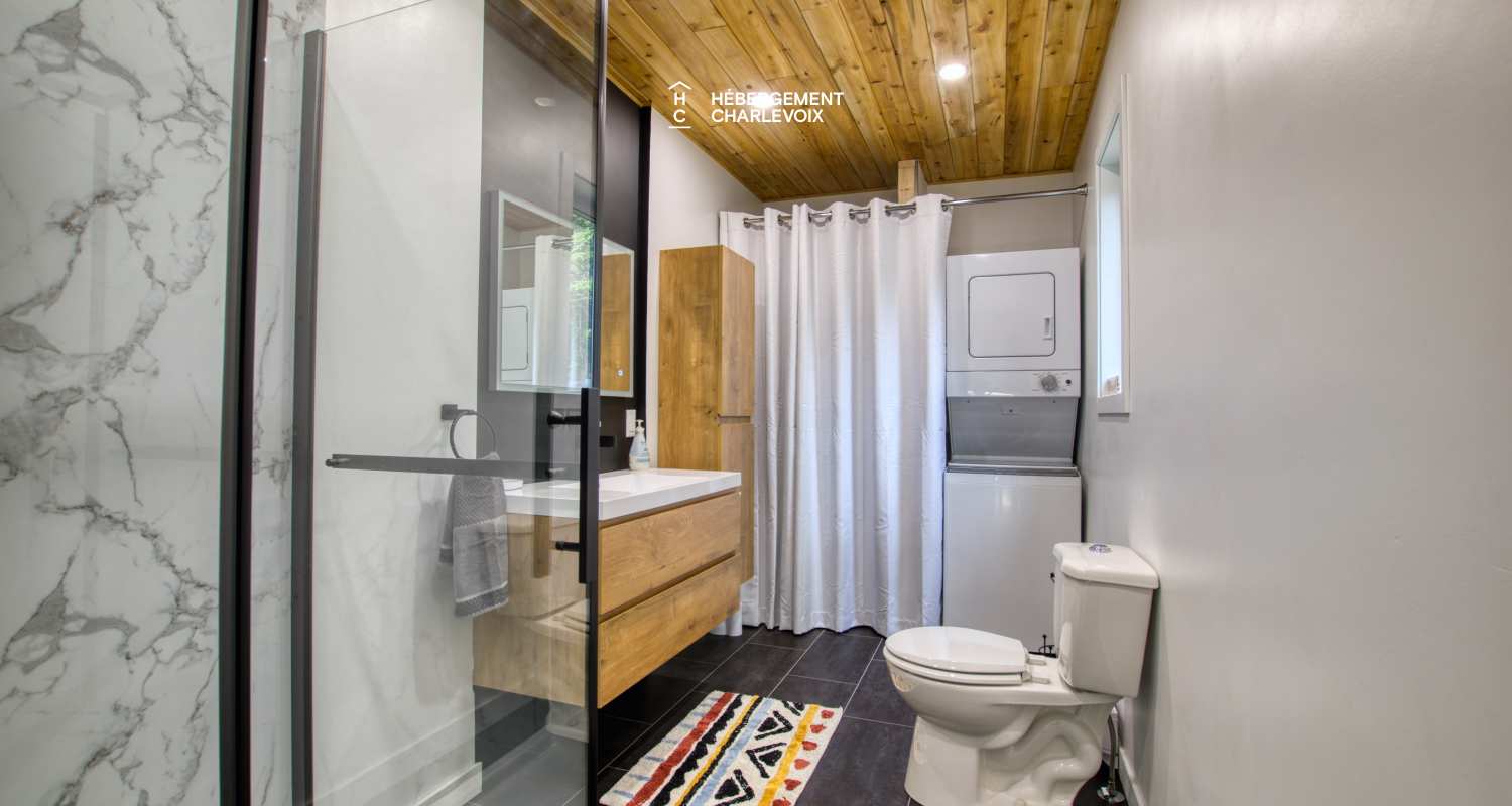 NOUF-256 - Cottage on the edge of a lake with trail, waterfall and pond