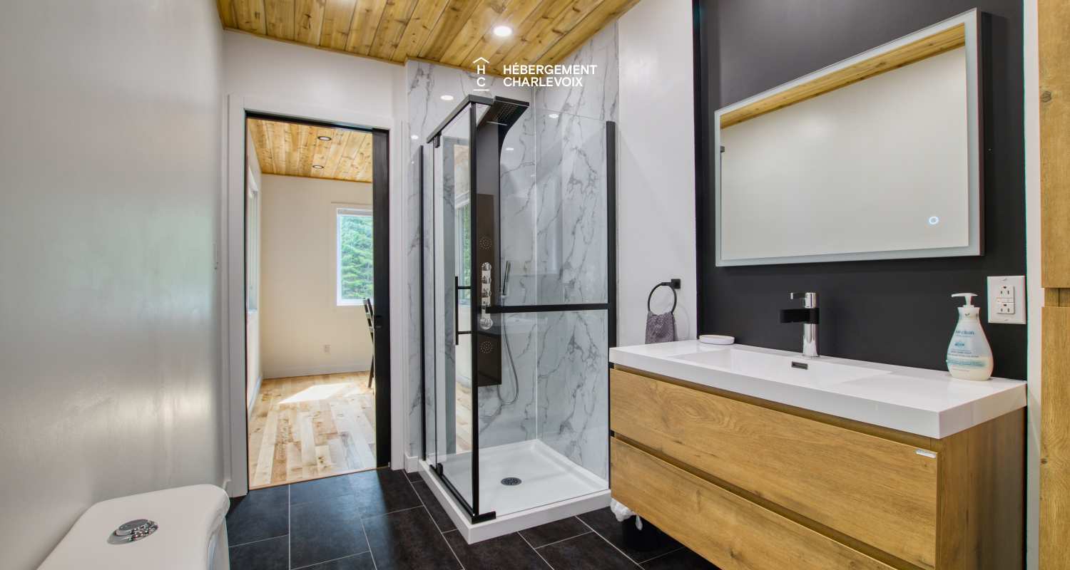 NOUF-256 - Cottage on the edge of a lake with trail, waterfall and pond