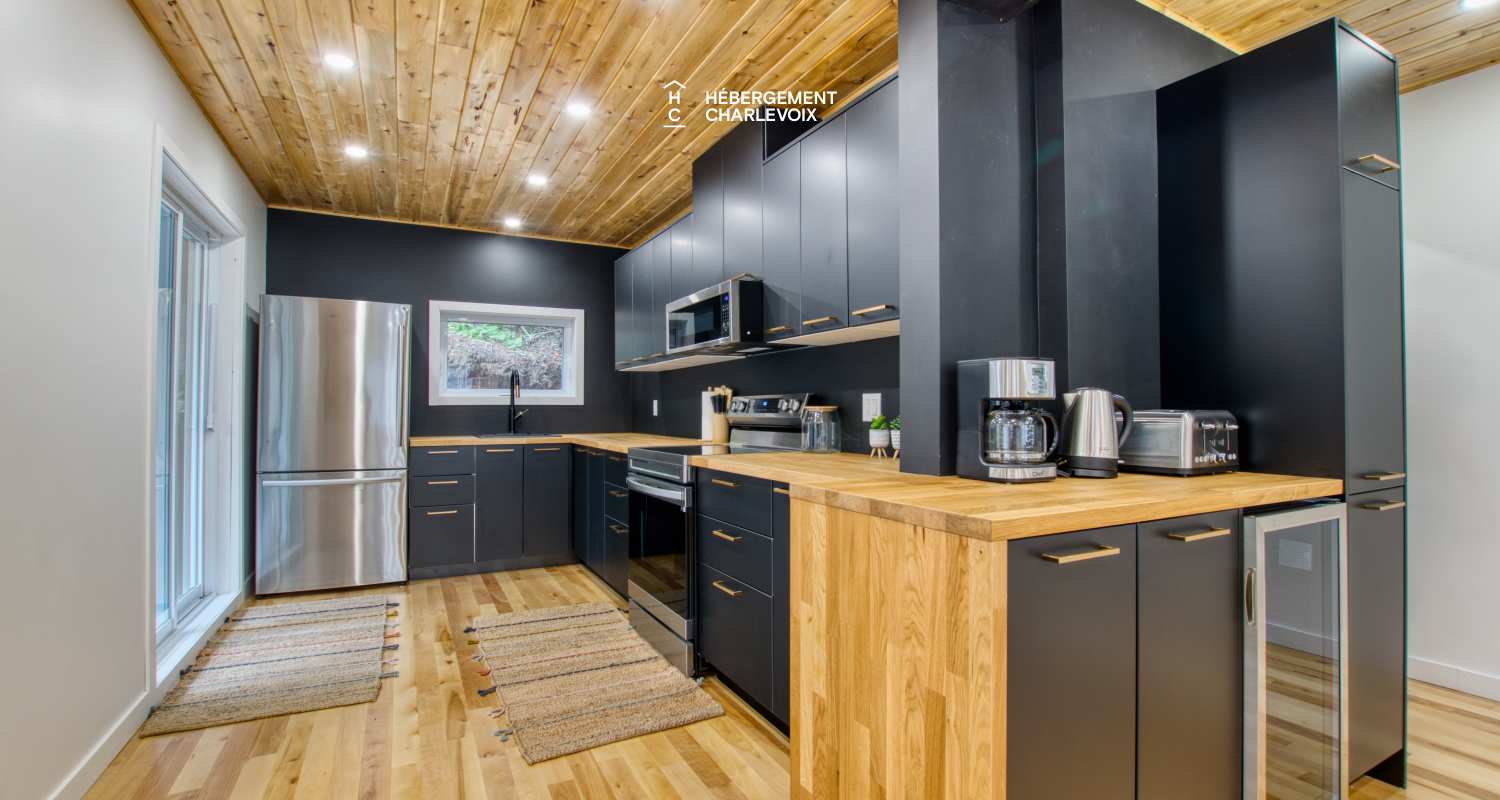 NOUF-256 - Cottage on the edge of a lake with trail, waterfall and pond