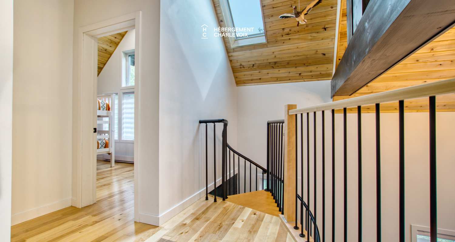 NOUF-256 - Cottage on the edge of a lake with trail, waterfall and pond