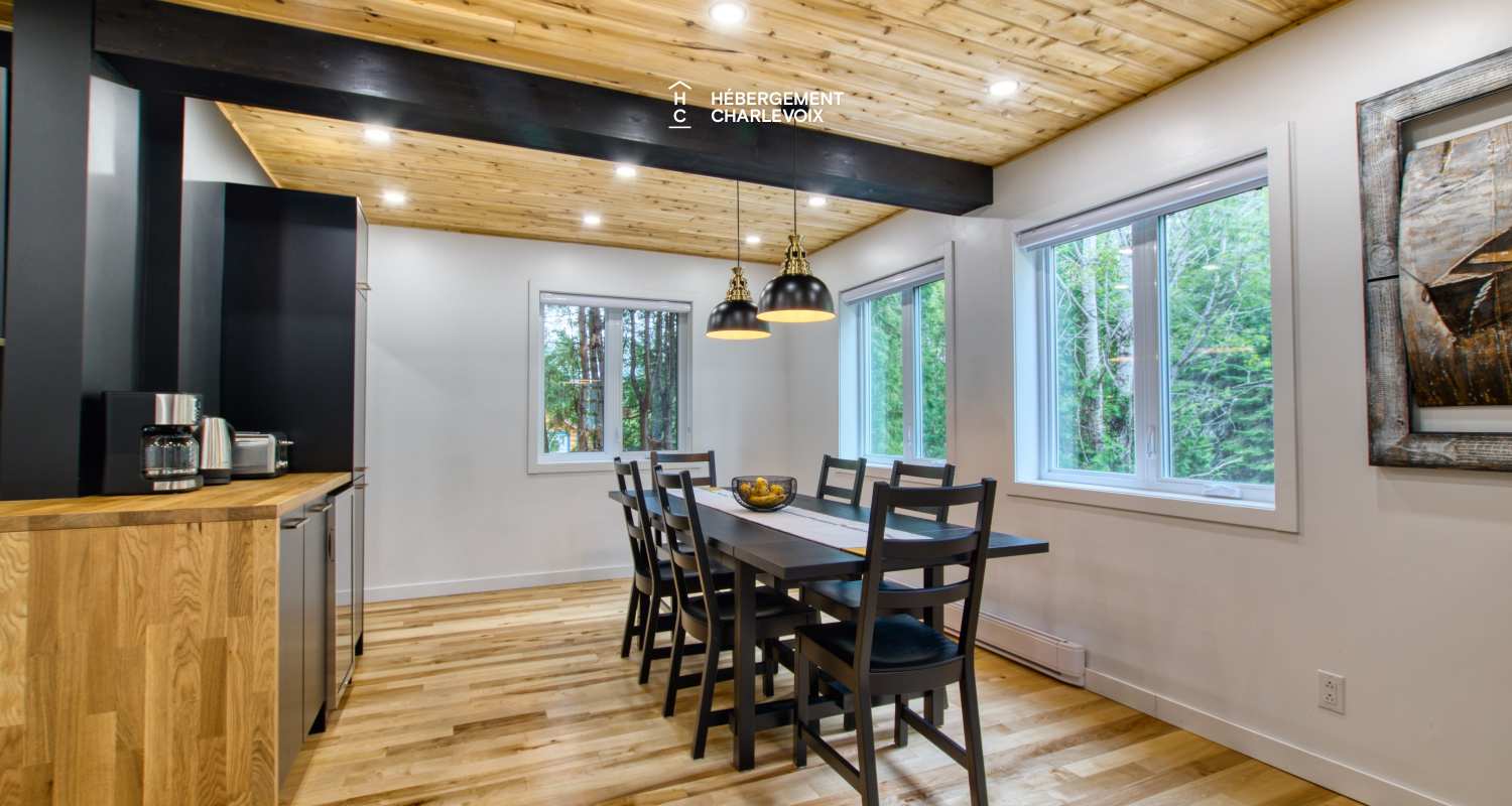 NOUF-256 - Cottage on the edge of a lake with trail, waterfall and pond