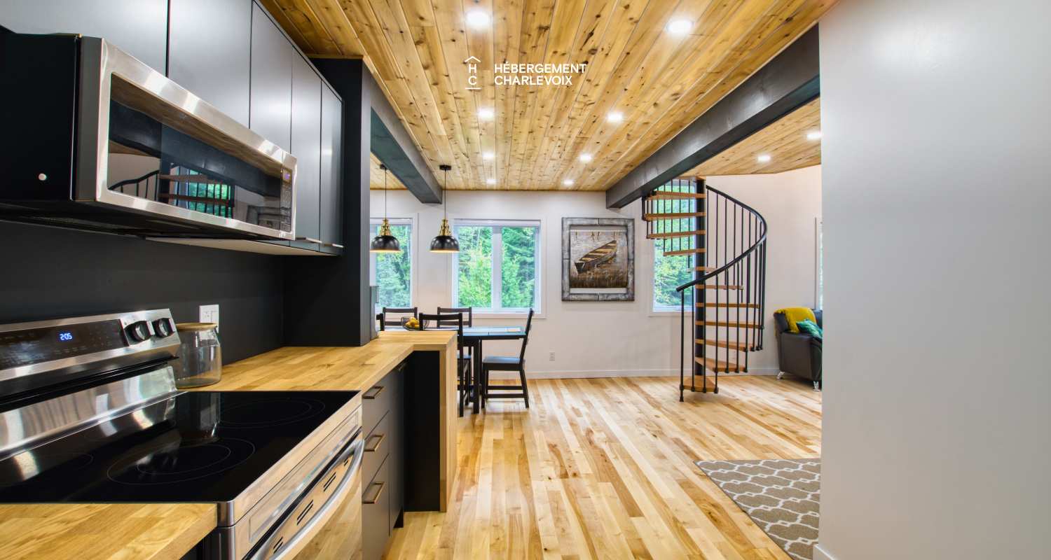 NOUF-256 - Cottage on the edge of a lake with trail, waterfall and pond