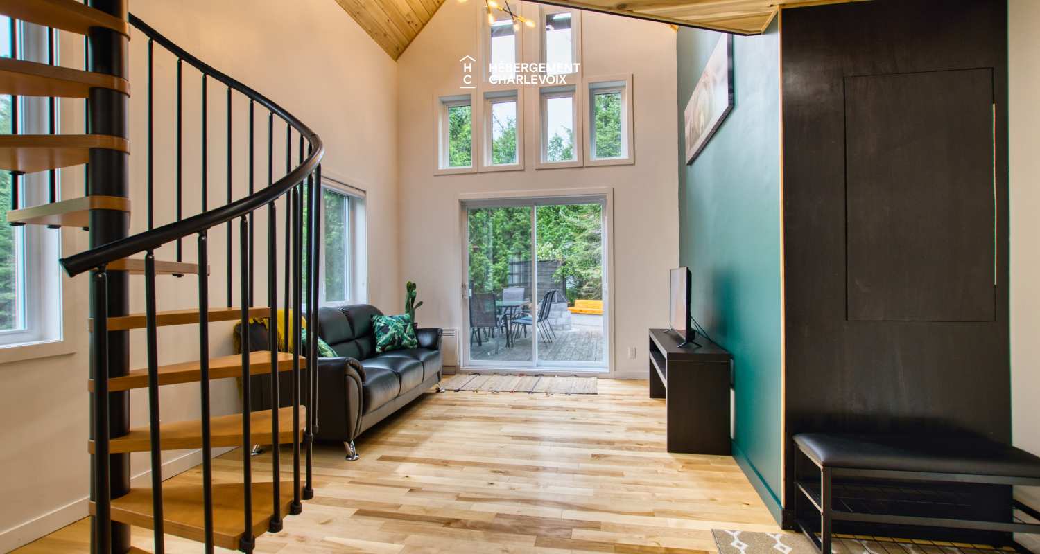 NOUF-256 - Cottage on the edge of a lake with trail, waterfall and pond