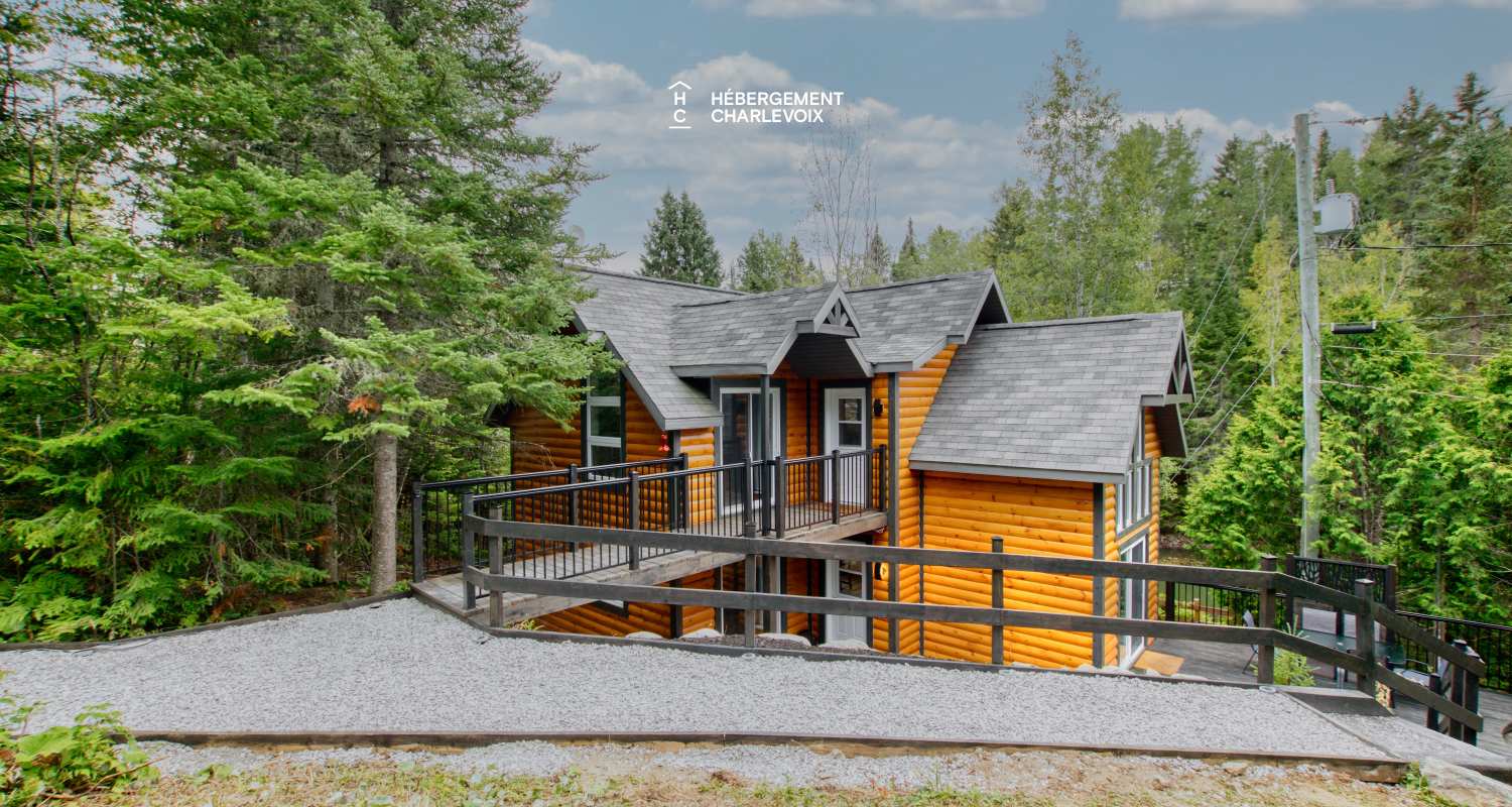 NOUF-256 - Cottage on the edge of a lake with trail, waterfall and pond