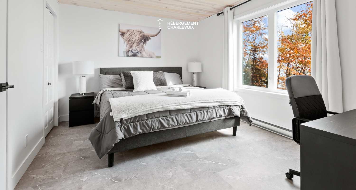 ROC-40 - New chalet with contemporary look with a view of the river!