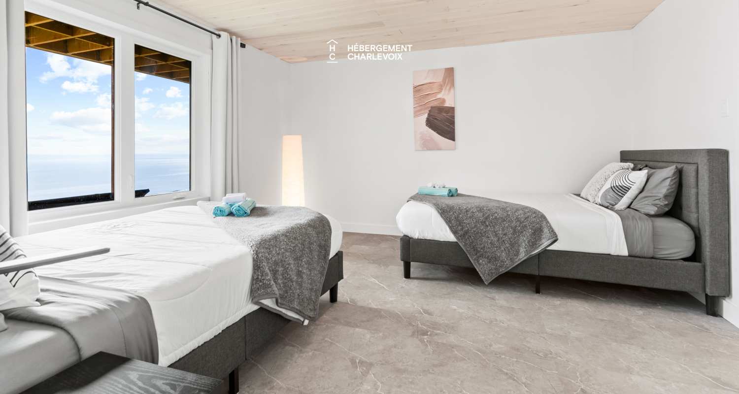 ROC-40 - New chalet with contemporary look with a view of the river!