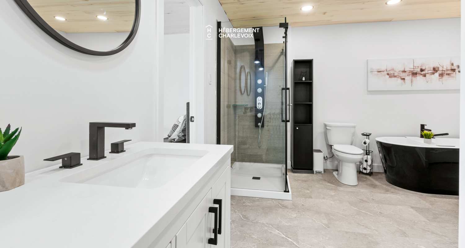 ROC-40 - New chalet with contemporary look with a view of the river!