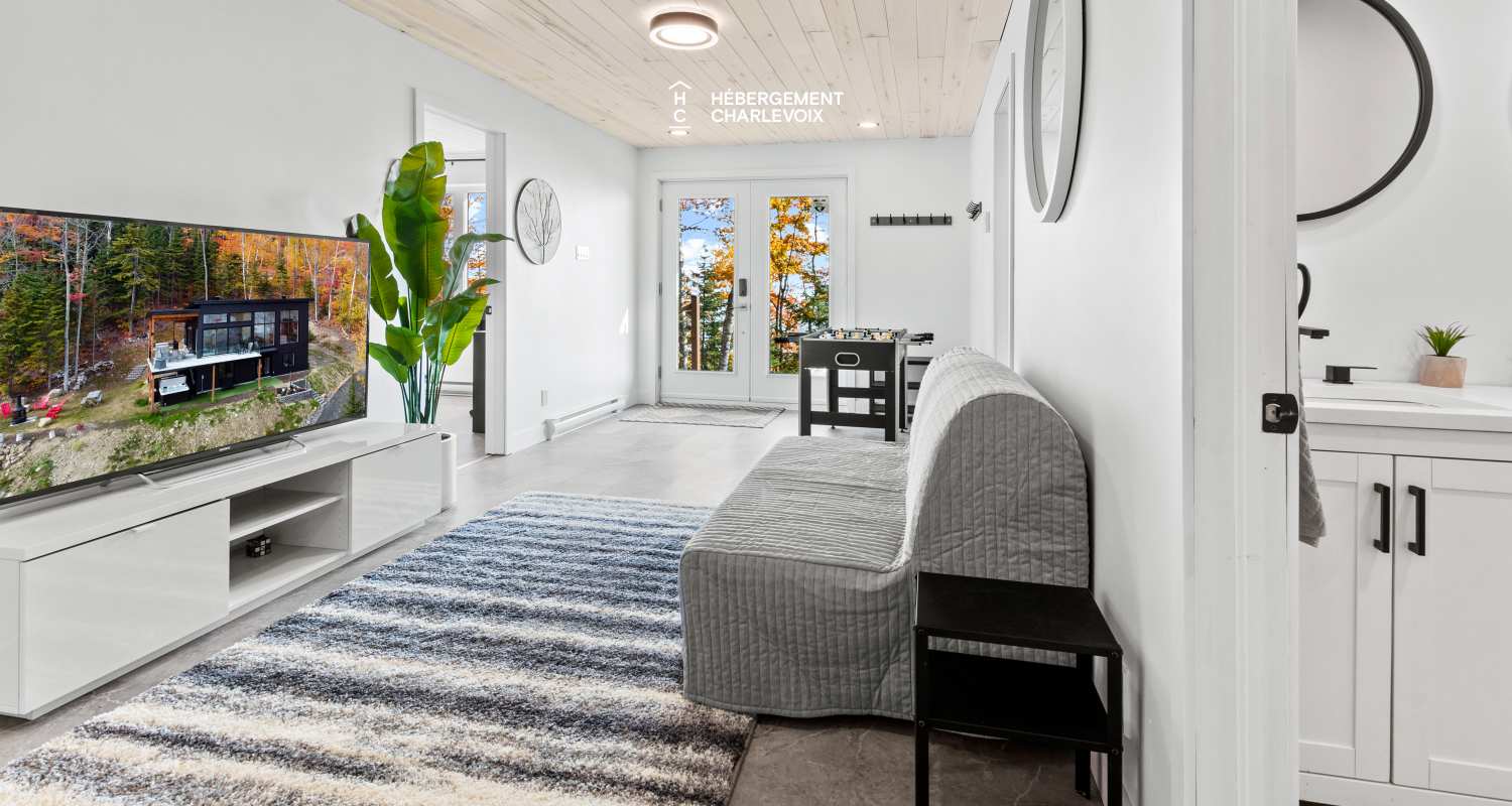 ROC-40 - New chalet with contemporary look with a view of the river!