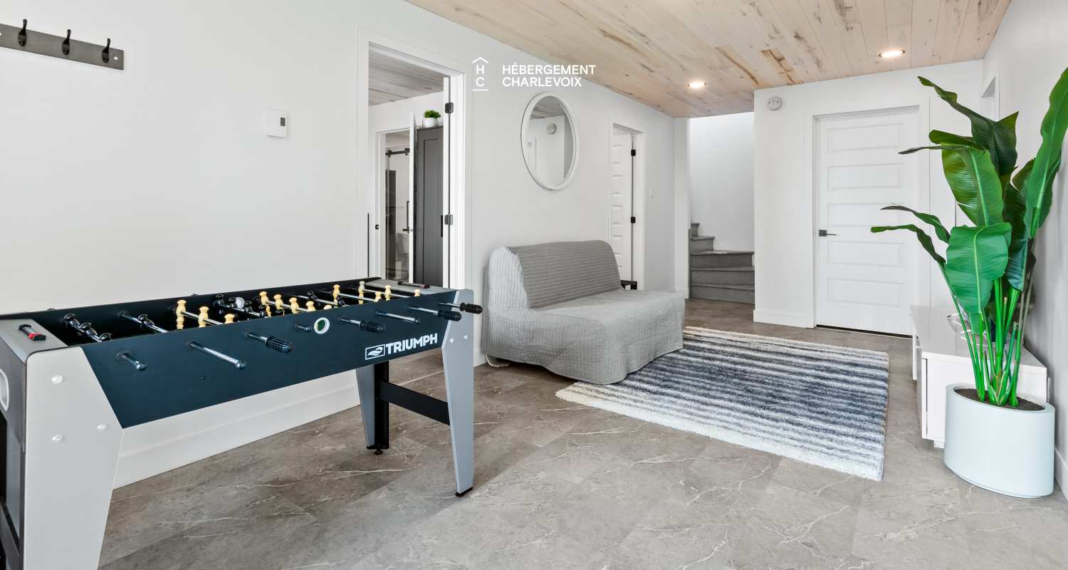 ROC-40 - New chalet with contemporary look with a view of the river!