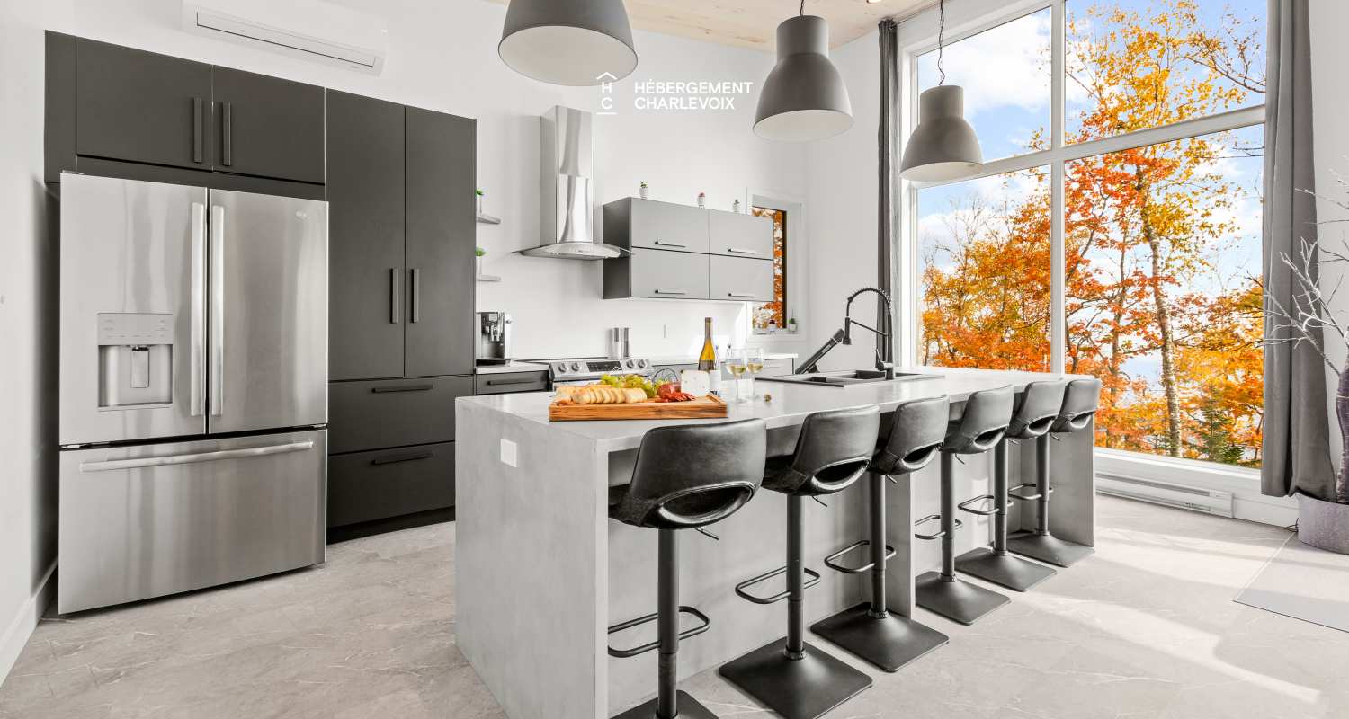 ROC-40 - New chalet with contemporary look with a view of the river!