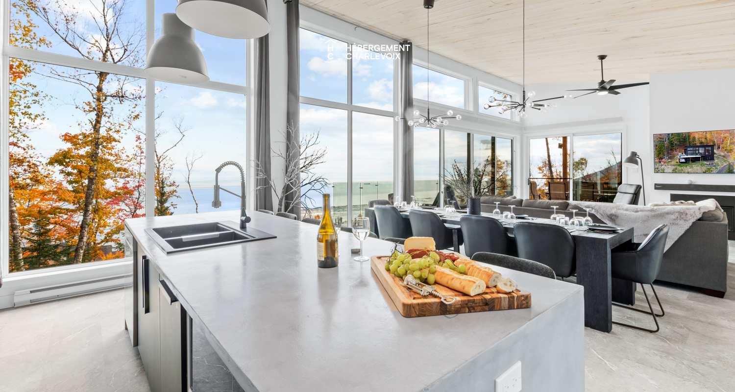 ROC-40 - New chalet with contemporary look with a view of the river!