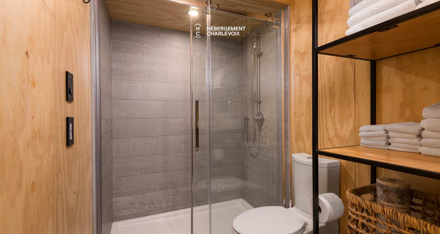 Refuge-11-A - Tini-house at the top the Massif