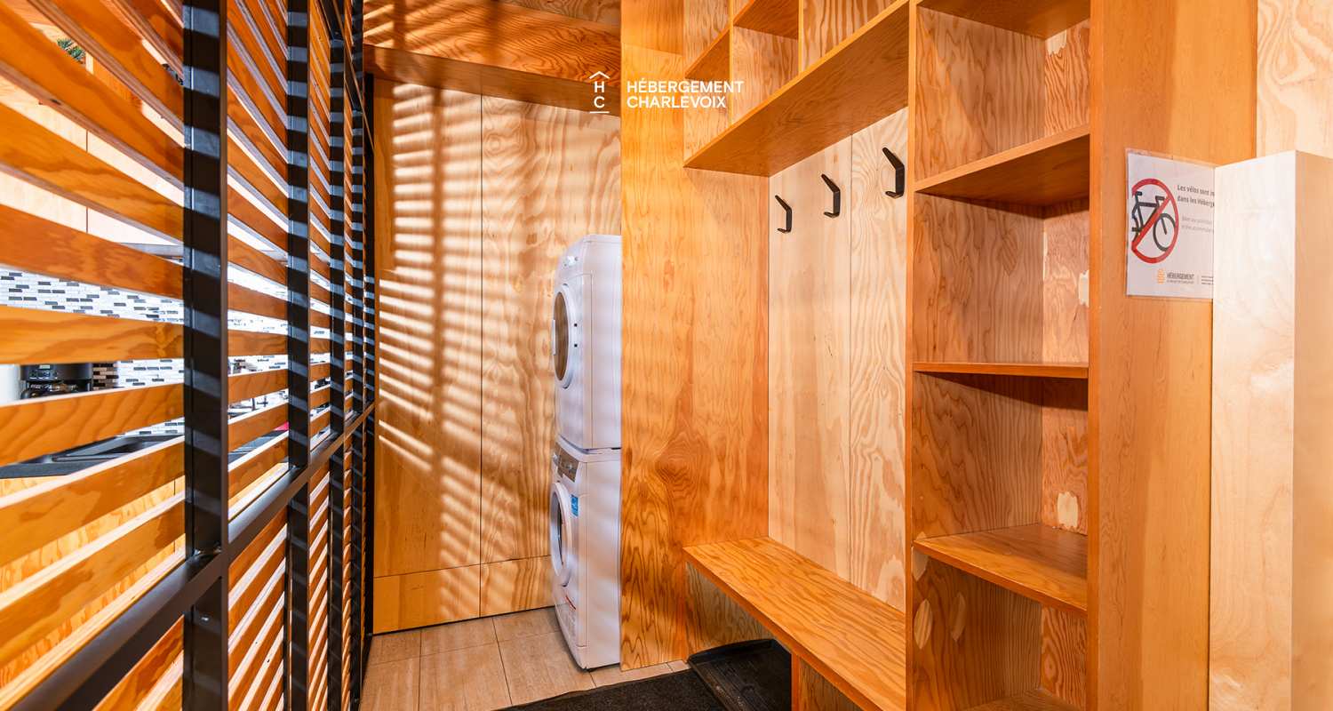 Refuge-17-A - Tini-house at the top the Massif