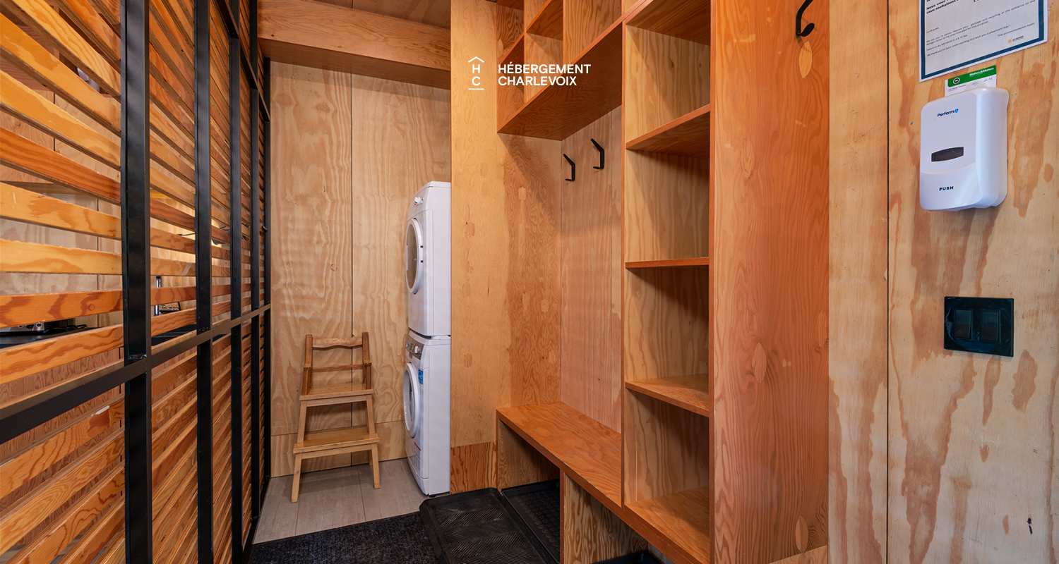 Refuge-5-B - Tini-house at the top the Massif