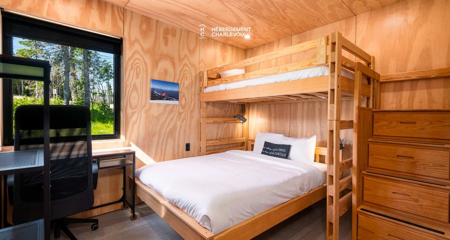 Refuge-5-B - Tini-house at the top the Massif