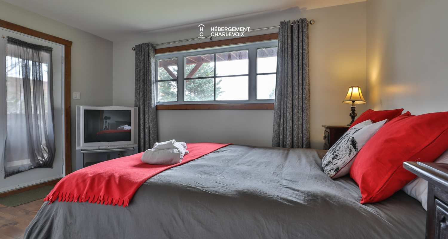 ANO-121B - À 10 minutes du Massif avec vue sur le fleuve St-Laurent!