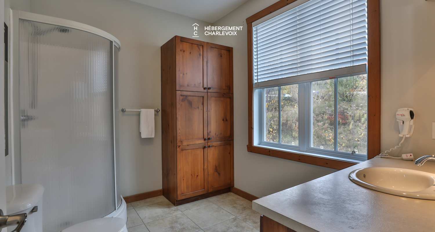 ANO-121B - À 10 minutes du Massif avec vue sur le fleuve St-Laurent!