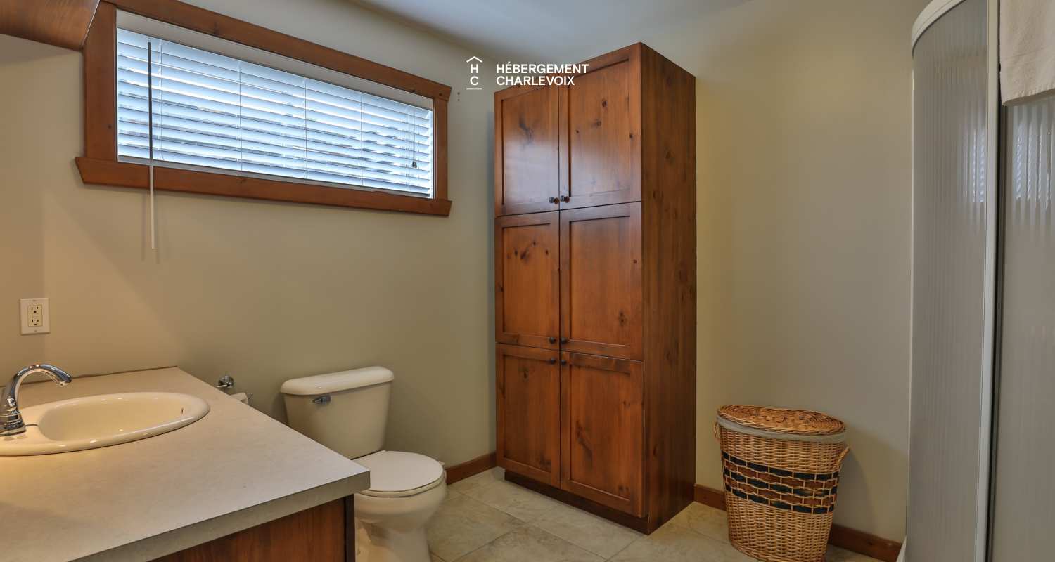 ANO-121B - À 10 minutes du Massif avec vue sur le fleuve St-Laurent!