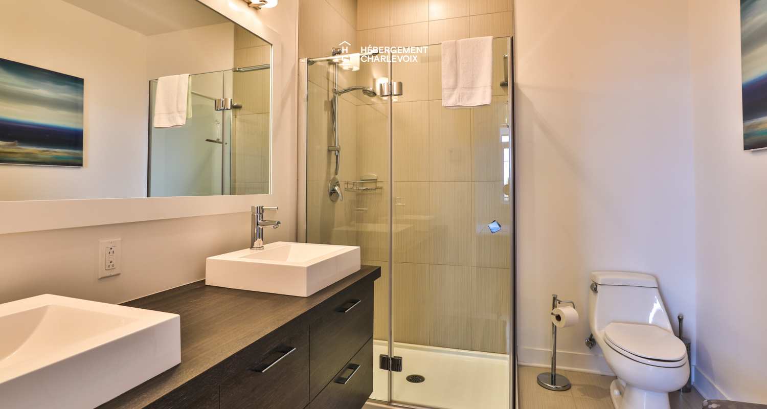 AUB-150 -  Majestic view of the river and the Charlevoix Massif