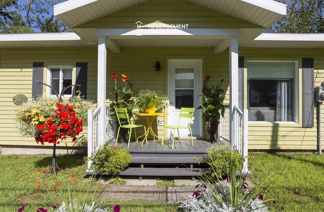 TOU-9 - Charming cottage with two terraces