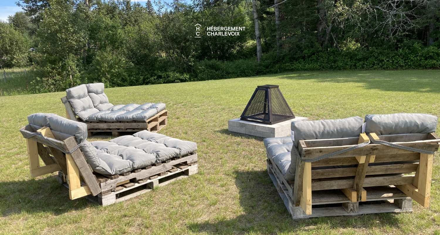 VEN-97 - Bienvenue au presbytère de St-Aimé des Lacs en Charlevoix, à 10 minutes du renommé restaurant le BOOTLEGGER.