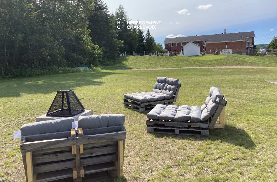 VEN-97 - Bienvenue au presbytère de St-Aimé des Lacs en Charlevoix, à 10 minutes du renommé restaurant le BOOTLEGGER.