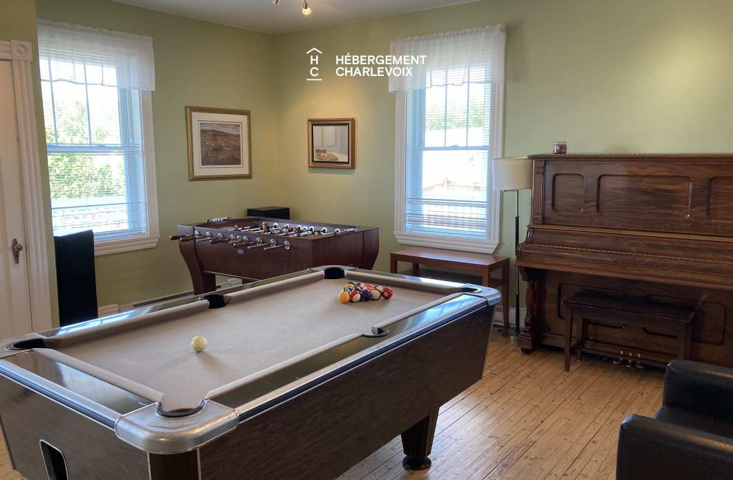 VEN-97 - Bienvenue au presbytère de St-Aimé des Lacs en Charlevoix, à 10 minutes du renommé restaurant le BOOTLEGGER.