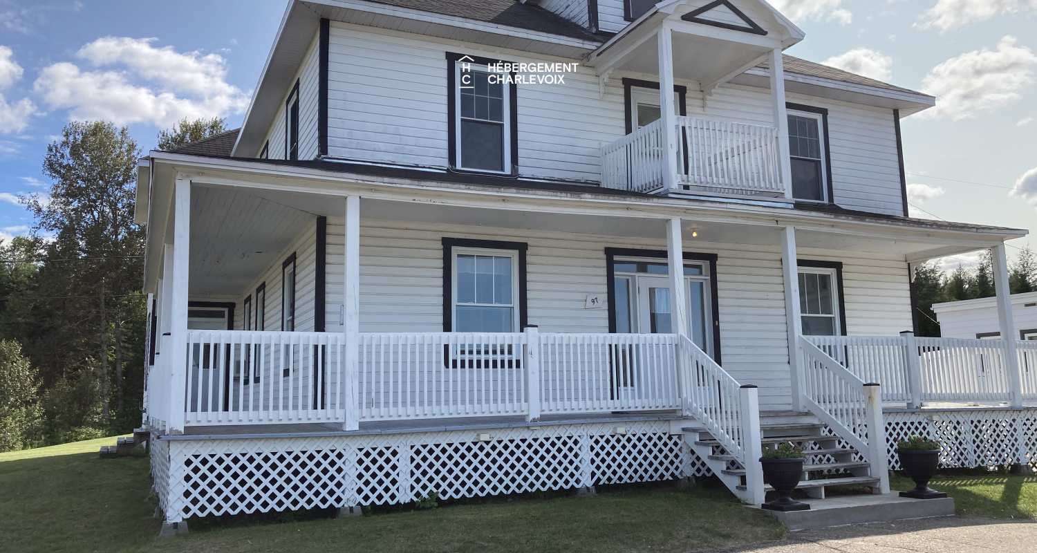 VEN-97 - Bienvenue au presbytère de St-Aimé des Lacs en Charlevoix, à 10 minutes du renommé restaurant le BOOTLEGGER.