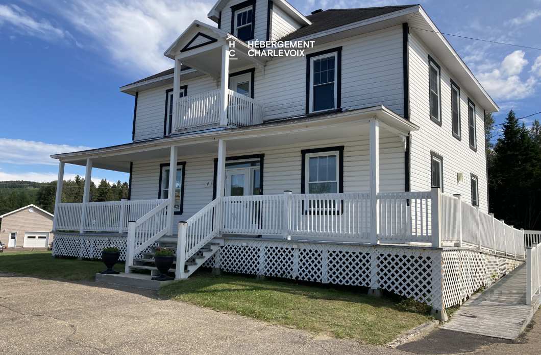 VEN-97 - Bienvenue au presbytère de St-Aimé des Lacs en Charlevoix, à 10 minutes du renommé restaurant le BOOTLEGGER.