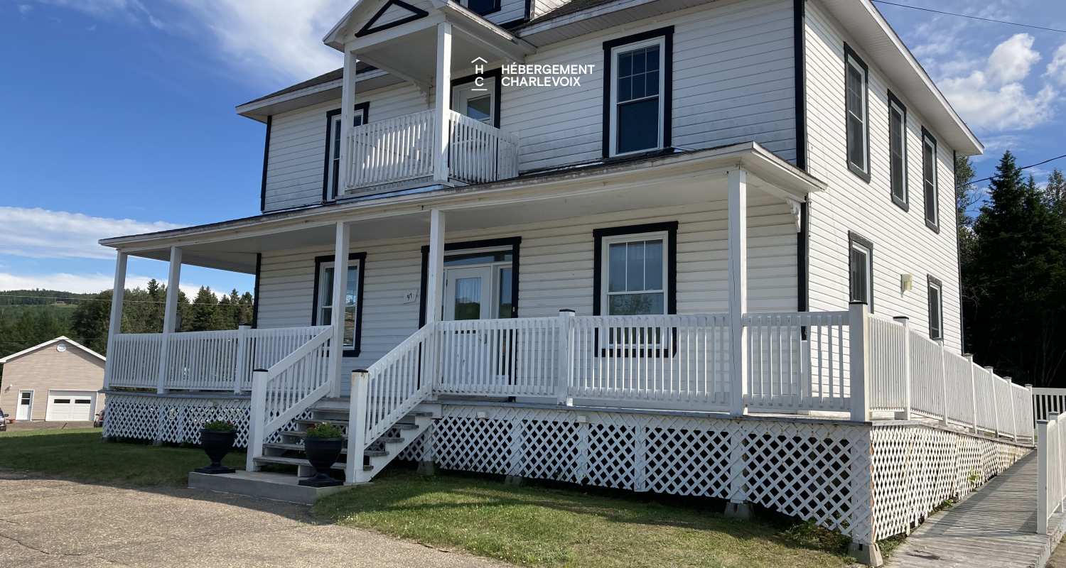 VEN-97 - Bienvenue au presbytère de St-Aimé des Lacs en Charlevoix, à 10 minutes du renommé restaurant le BOOTLEGGER.