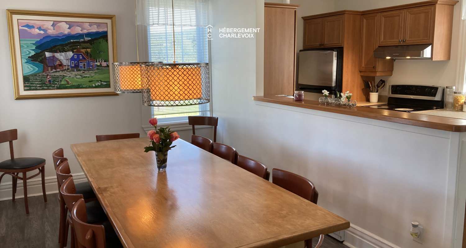 VEN-97 - Bienvenue au presbytère de St-Aimé des Lacs en Charlevoix, à 10 minutes du renommé restaurant le BOOTLEGGER.