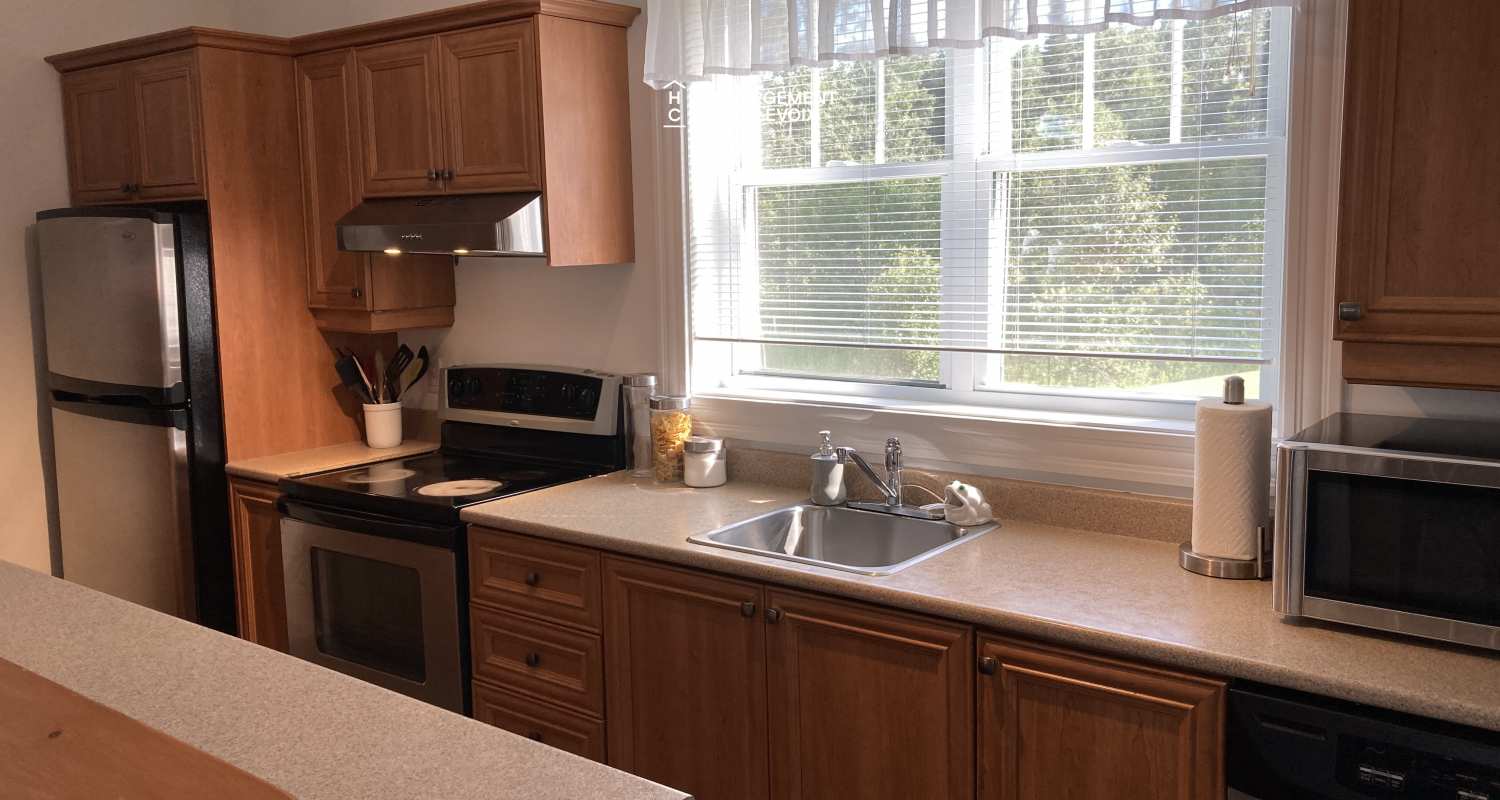 VEN-97 - Bienvenue au presbytère de St-Aimé des Lacs en Charlevoix, à 10 minutes du renommé restaurant le BOOTLEGGER.