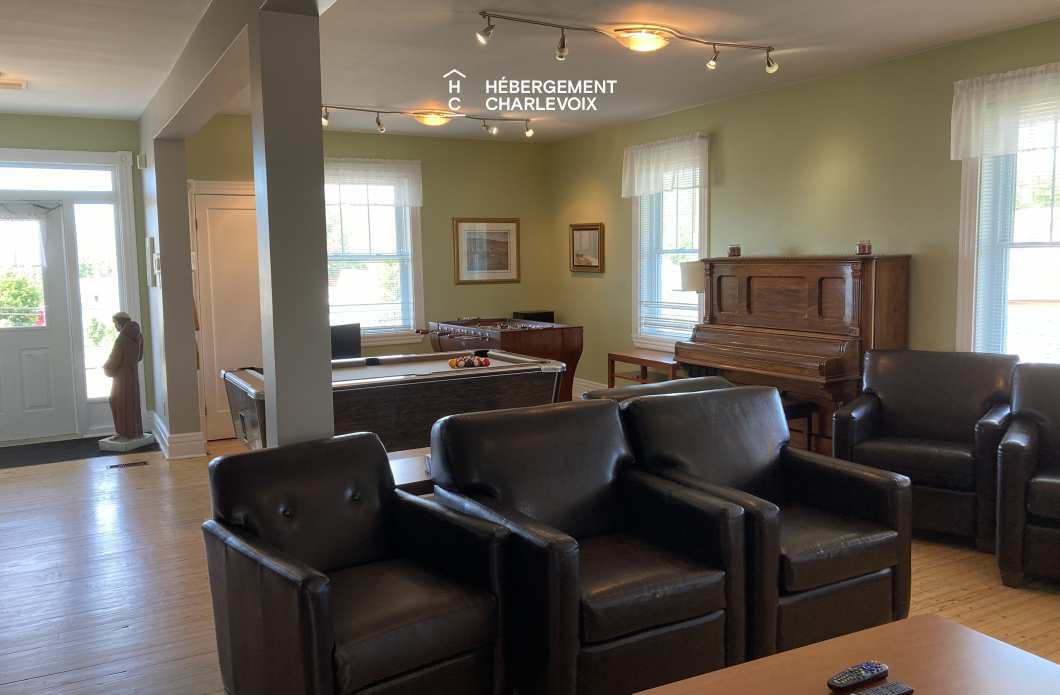 VEN-97 - Bienvenue au presbytère de St-Aimé des Lacs en Charlevoix, à 10 minutes du renommé restaurant le BOOTLEGGER.