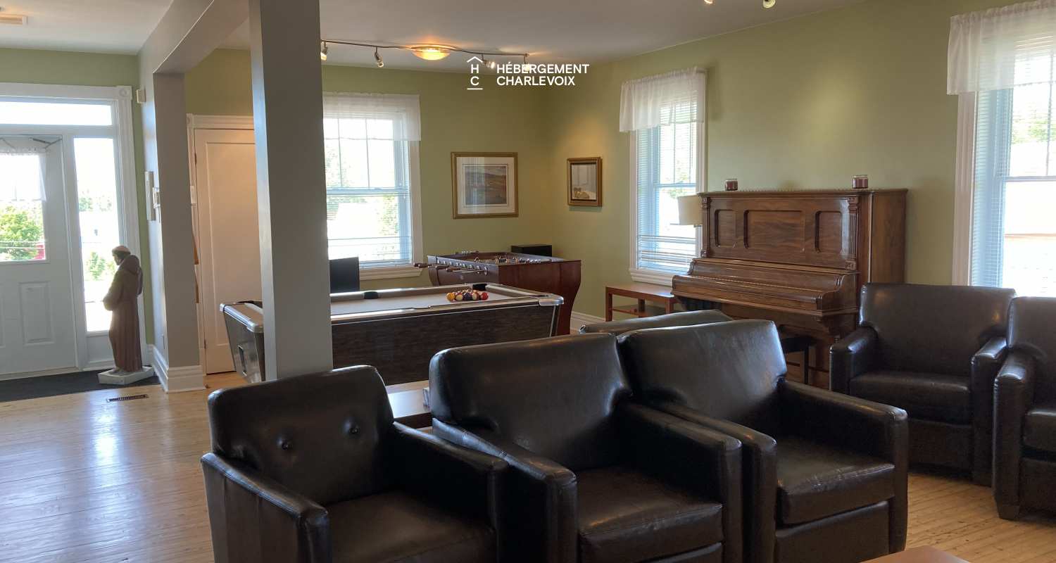 VEN-97 - Bienvenue au presbytère de St-Aimé des Lacs en Charlevoix, à 10 minutes du renommé restaurant le BOOTLEGGER.