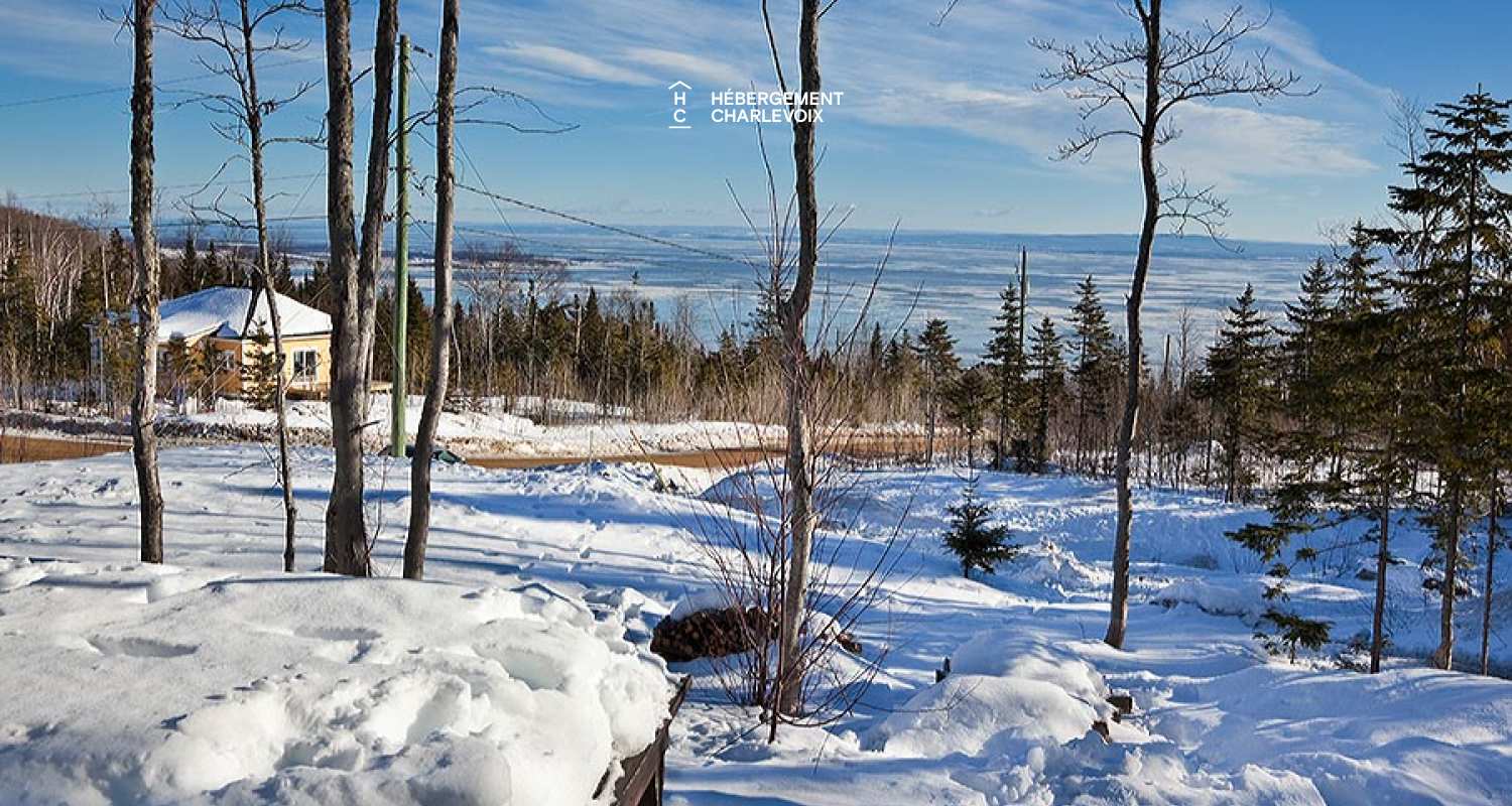 FRE-18 - Mountain refuge in a wild atmosphere