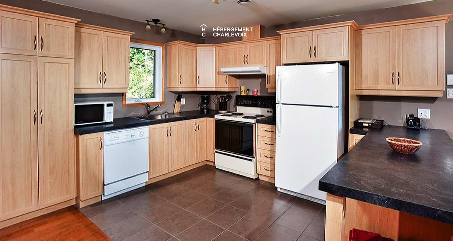 FRE-18 - Mountain refuge in a wild atmosphere