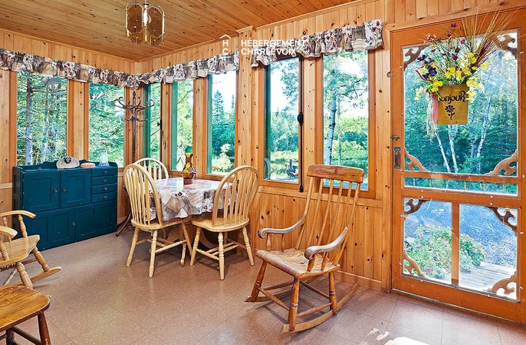 MON-71 - Un jardin bucolique doté d'un sauna extérieur