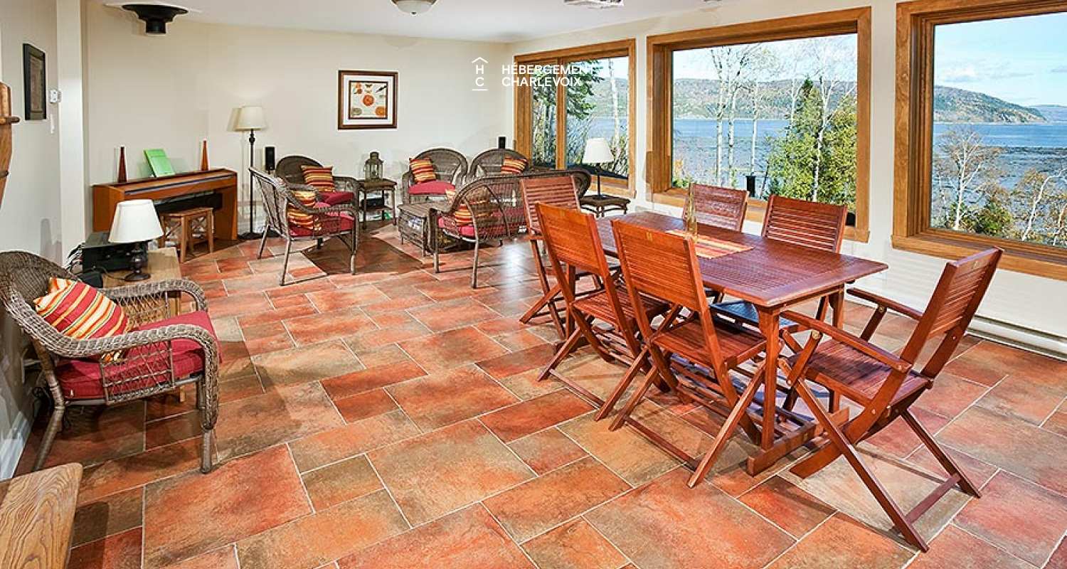 ECH-249 - De grandes fenêtres donnant sur la rive