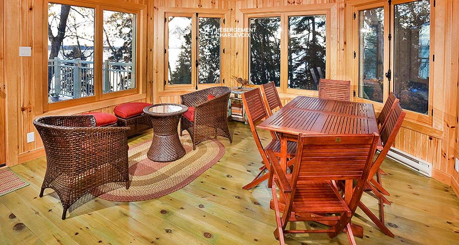 ECH-249 - De grandes fenêtres donnant sur la rive