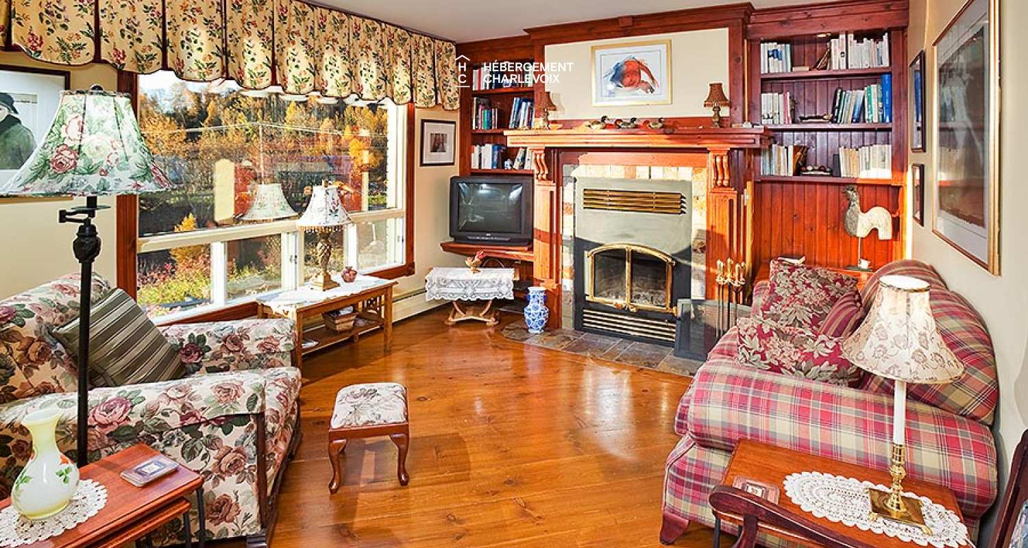 ADE-440 - Résidence confortable à deux pas du fleuve St-Laurent et du Domaine Forget.