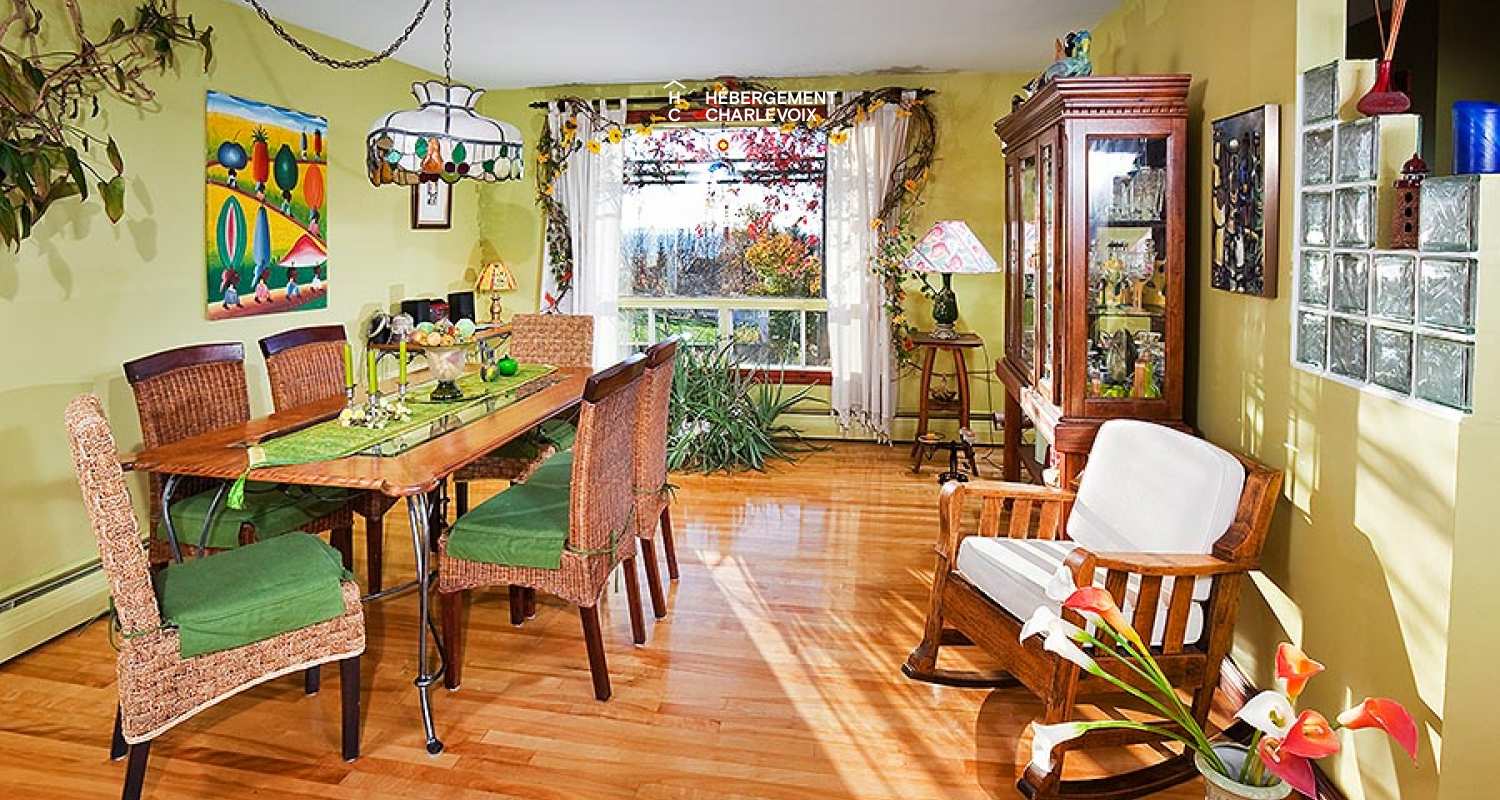 ADE-440 - Résidence confortable à deux pas du fleuve St-Laurent et du Domaine Forget.